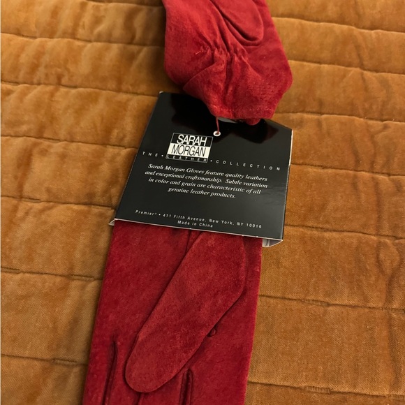 New with tags Genuine Leather Suede Red Gloves Medium - Picture 3 of 3